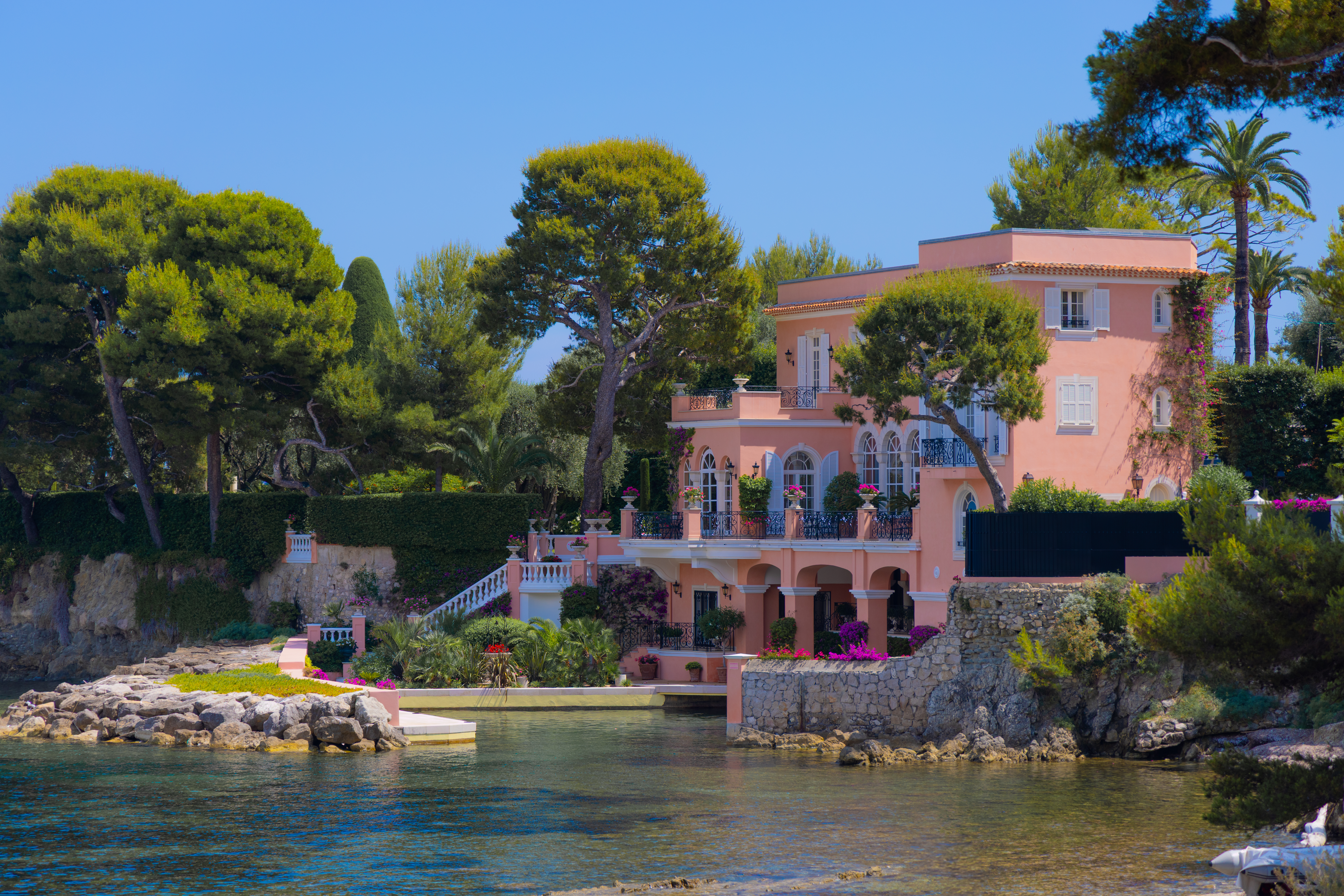 Saint-Jean-Cap-Ferrat real estate: an address that attracts the world’s wealthiest