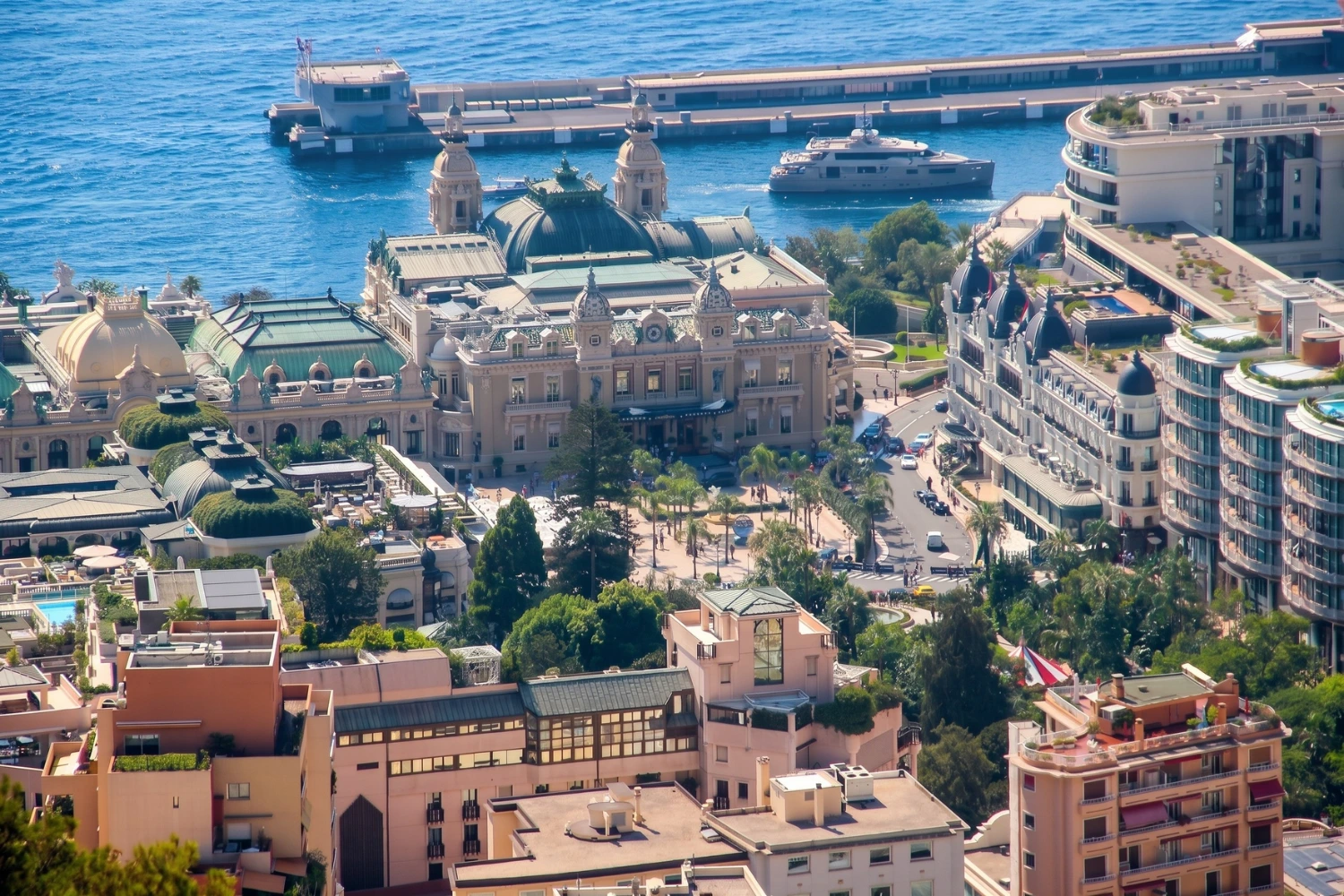Vue du Casino de Monte-Carlo au cœur du Carré d’Or à Monaco